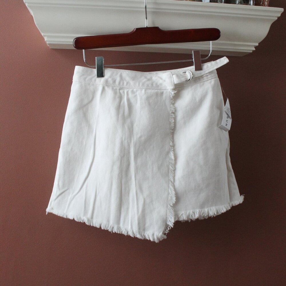 NWT Pacsun White Denim Wrap Skirt Asymmetric w waist buckle and frayed hem.